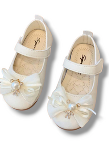 Girl formal shoes with pearl bow on top