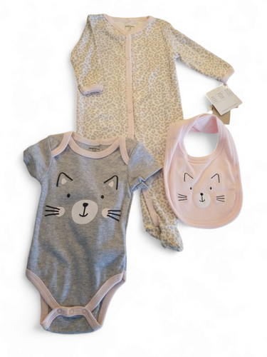 Q by quiltex with bib 3pc baby onsies set